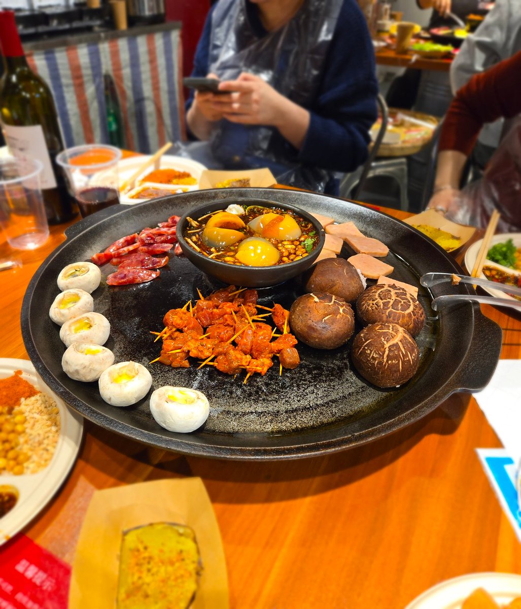Bigburnburn's tweet photo. @ALFOO7 @RupprechtDeino You can be self-righteous if it makes your life easier, but remember to settle the payment for drone materials purchased from China before shouts about freedom. For the sake of your freedom, you should also learn to thank China. Seriously~. Otherwise, show you the dinner I had! https://t.co/p04ztQ8QZm
