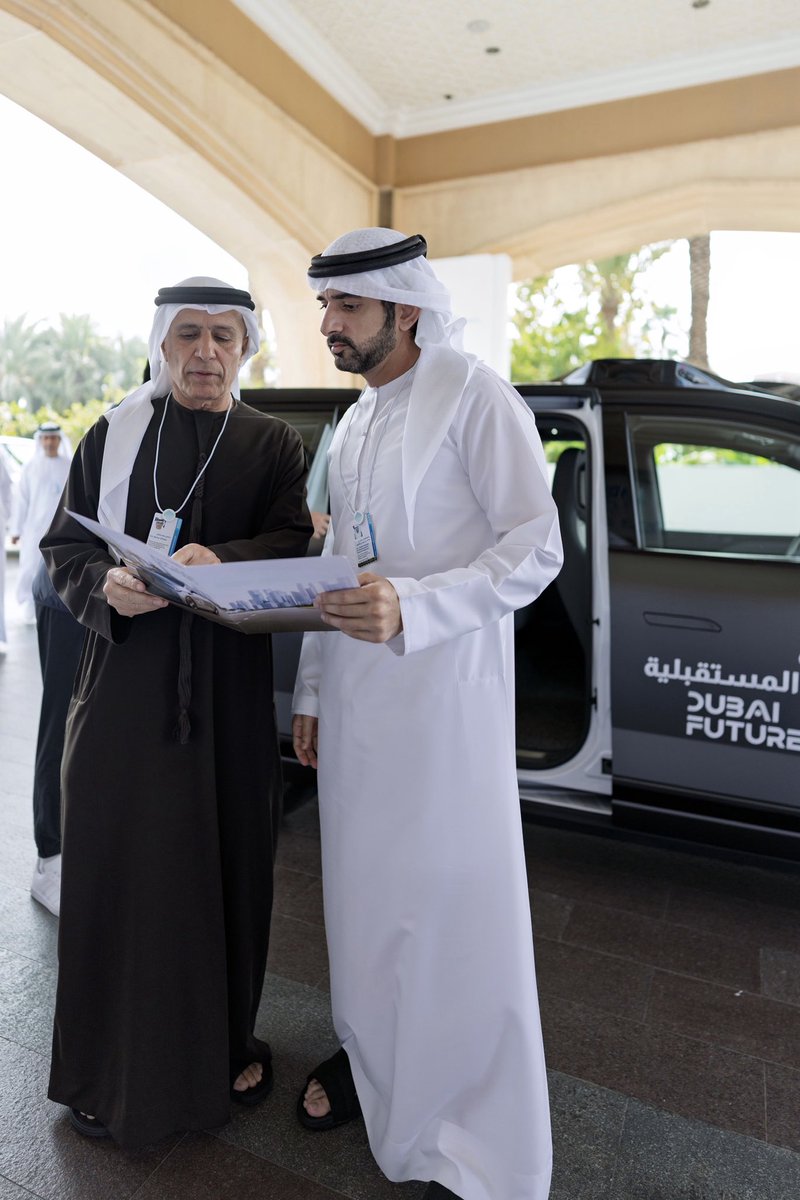 HamdanMohammed's tweet photo. تنقلتُ خلال التوجّه إلى القمة العالمية للحكومات 2026 بمركبة أجرة ذاتية القيادة بلا سائق، تعمل بالذكاء الاصطناعي، وتتمتع بمعايير تقنية متقدمة وعناصر أمان تتماشى مع أفضل المعايير الدولية … رحلات دبي المستقبلية ستكون أكثر ذكاءً وأماناً ودقةً وشمولاً، فهنا نحول الرؤية إلى واقع، ونصنع تنقلاً أذكى وأكثر استدامة، بما يضمن جودة حياة أفضل للجميع. ووجّهنا ببدء التشغيل الرسمي للمركبات ذاتية القيادة بدون سائق اعتباراً من الشهر المقبل، ضمن أسطول سيضم 100 مركبة ذاتية القيادة … شكراً لفريق هيئة الطرق والمواصلات، ونجدّد فخرنا بشراكاتنا العالمية التي تعيد تعريف مفاهيم التنقل الحضري والمستدام، وفي رحلة دبي المستقبلية، القادم دائماً أفضل وأجمل.
