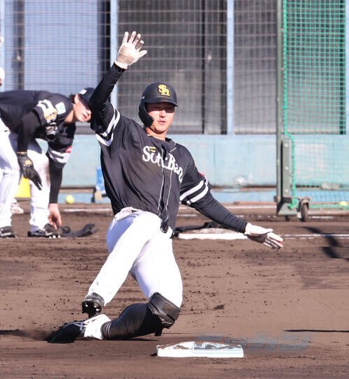 SNikkansports's tweet photo. 【ソフトバンク】秋広優人、開幕１軍へ猛アピール　小久保監督も驚く変貌「昨年とこんなにも…」 
#sbhawks #秋広優人 

https://t.co/rII5YWlCFn https://t.co/jiRP6AGoUc