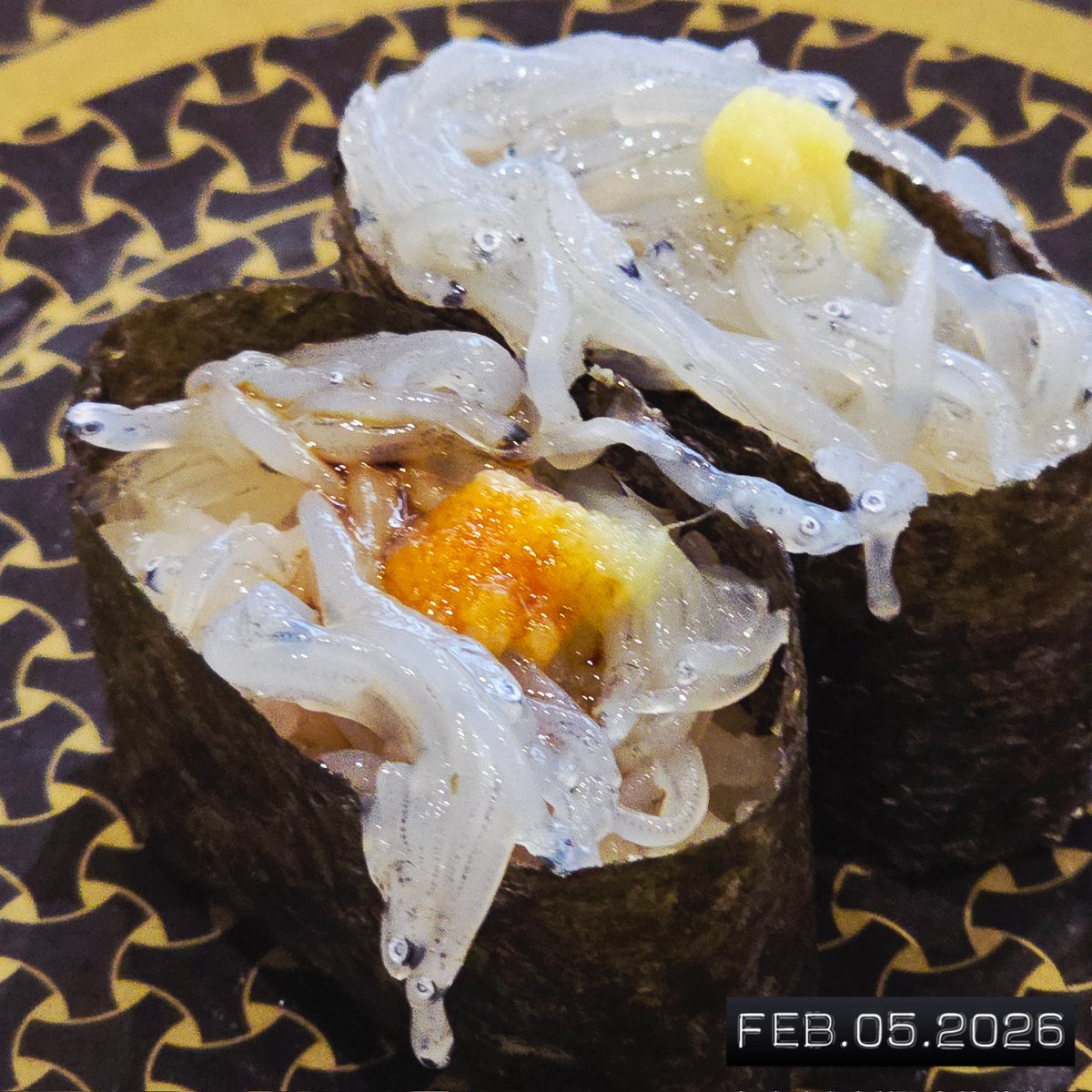 一晚吃了兩家迴轉壽司店，只因藏壽司的菜單實在令人失望，還是はま寿司的新菜色吸引人呀！
#midnightgourmets
#my365