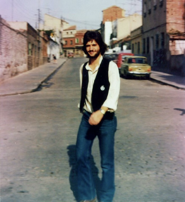 ANPIRomaPosti's tweet photo. Impiegato presso la #Telefunken, #VicenteCuervoCalvo, anarchico e sindacalista del #CNT, venne assassinato a tradimento da un commando fascista di #FuerzaNueva, il #10febbraio 1980 a #Vallecas (#Madrid).Aveva 22 anni.
@e_morteranort @extrucker4 @foromemoria @Memoria_Baix https://t.co/RX1xR8J6gb