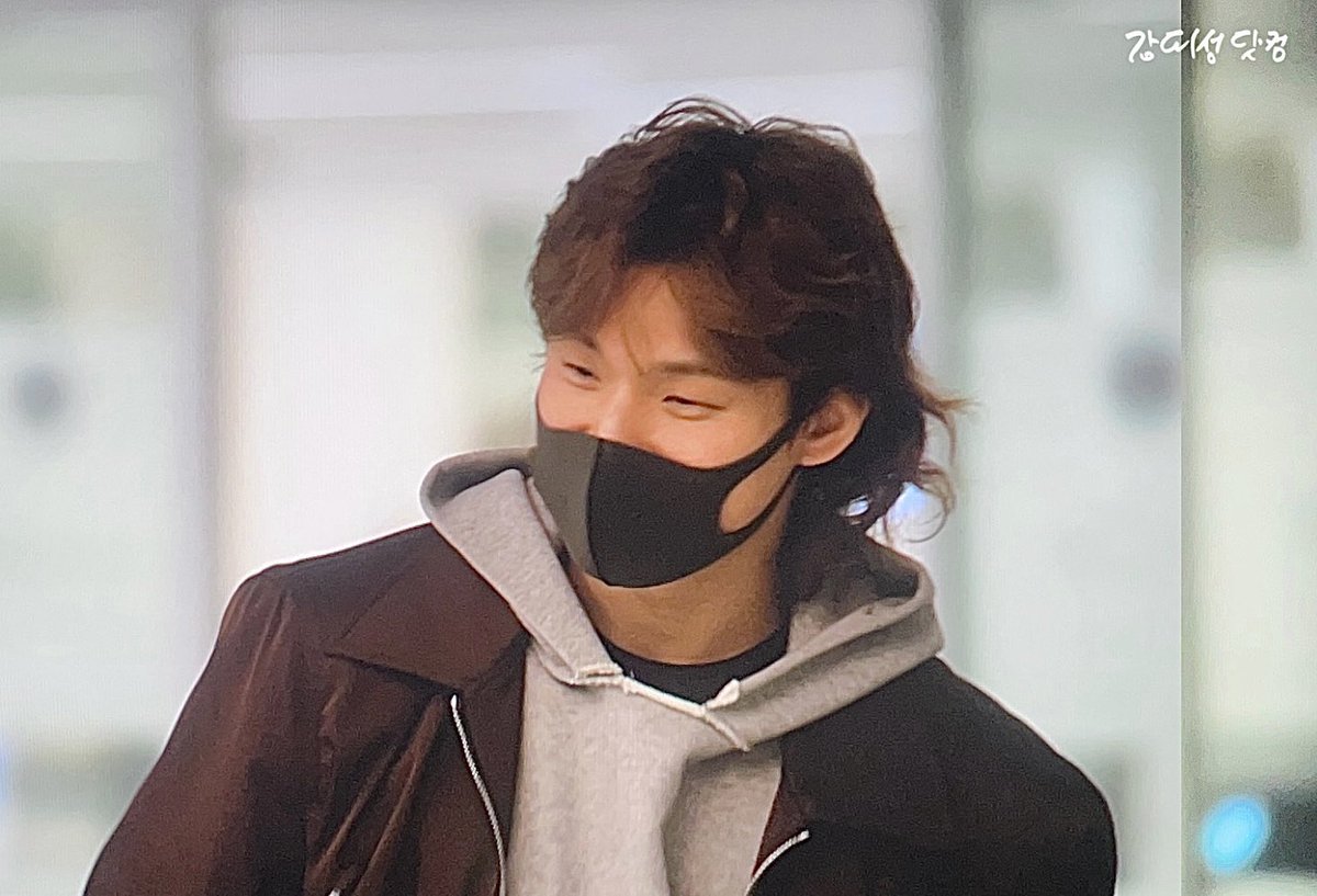 DAESUNGintl's tweet photo. Welcome home Daesung 🛬🇰🇷

Thanks for all your hard work! 🙌 Take your well-deserved break and rest well 🙏☺️

📷ctto

#DAESUNG #DLITE #대성 #テソン #DsWAVE @d_lable https://t.co/EmWSEvVpS6