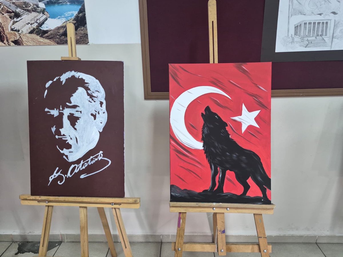 Şube Başkanımız Fatih Murat Taşkın ve yönetim kurulumuz Ahmet Yesevi Sosyal Bilimler Lisesi’nde düzenlenen programa katılım sağladılar. 
“İstiklal Bayrakla, İstikbal Maarifle” temasıyla gerçekleştirilen bu anlamlı sergide emeği geçen herkese teşekkür ediyor; özellikle