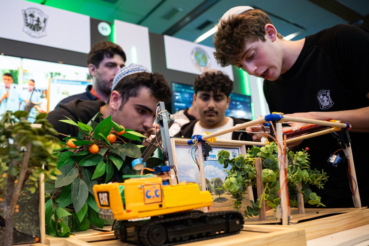 משרד החינוך tweet media