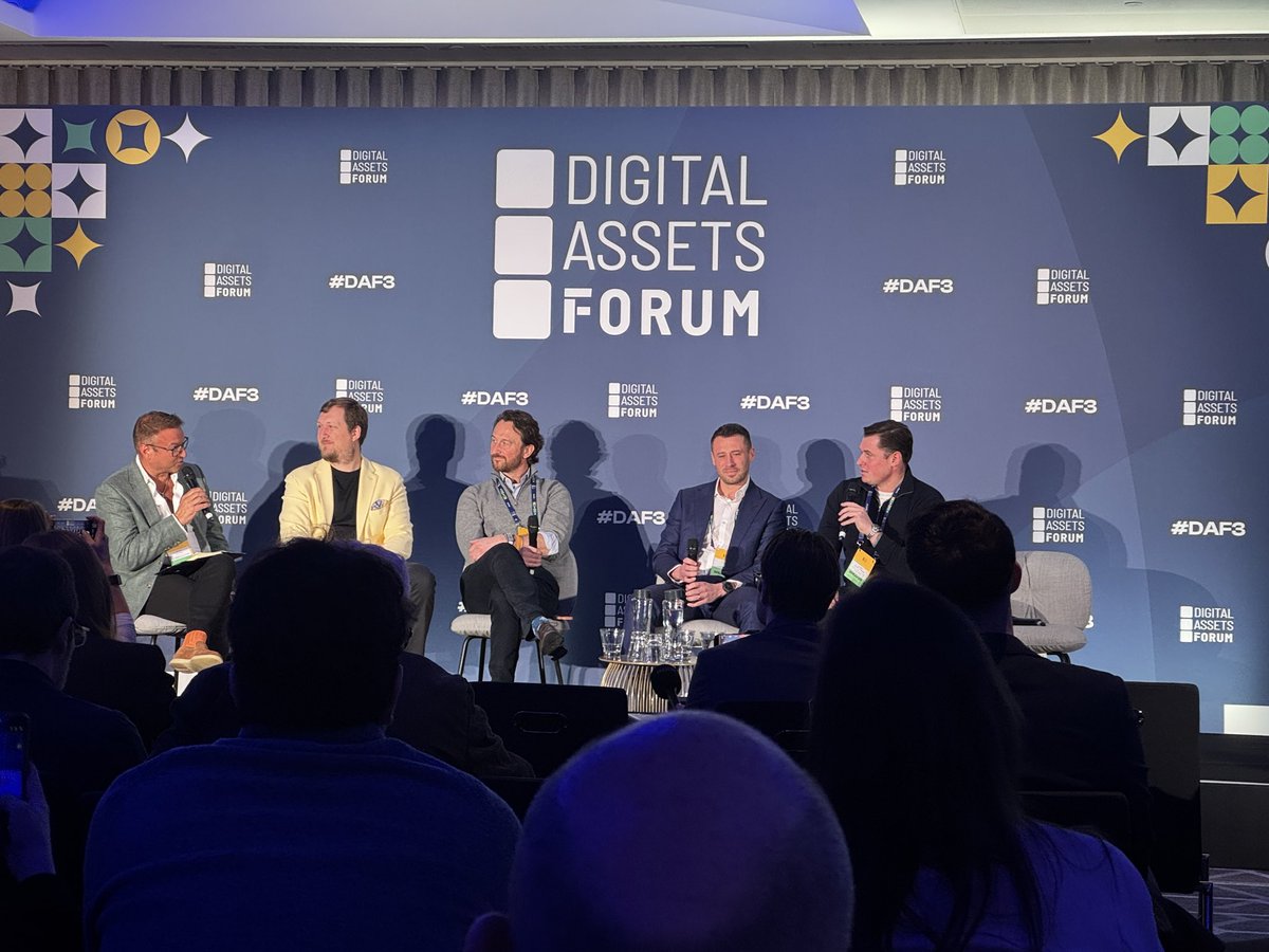 5 men on stage explaining how Bitcoin rewards long-term holders using an analogy about women and handbags 😳 

Fantastic talk, but that comparison was a no no 😂 <a href="/RichardByworth/">Richard Byworth ∞/21M</a> 

#daf3 <a href="/DAF_Global/">Digital Assets Forum</a>