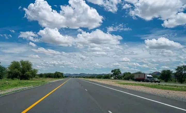 kosmejnr's tweet photo. This is what we call road infrastructures in namibia ๐ณ๐ฆ , Nigerians they only see this on tv
#NamibiaVsNigeria
#twar
#abegistan https://t.co/MKZHLaBkmb