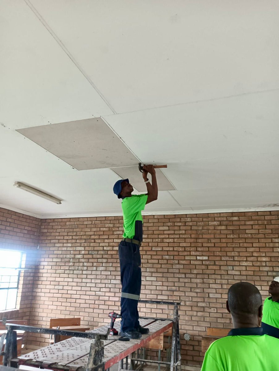 SANDF_ZA's tweet image. This humanitarian outreach programme is bringing hope to rural communities,  transforming lives, and improving the living conditions of the people of  Limpopo through care, dignity, and meaningful development.

#SANDF
#SAMilitaryHealthService
#TowardsMilitaryHealthExcellence