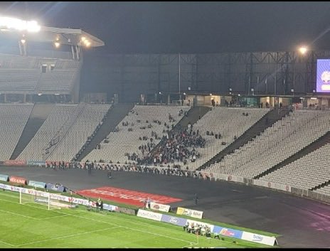 pazar günü kendi şehrinde deplasmana bir avuç gidenler yine sosyal medyada tribüncülük dersi vermeye çalışıyor. Kocaelispor tribünü hepinizi adam etti inkar etmeyin biat edin.