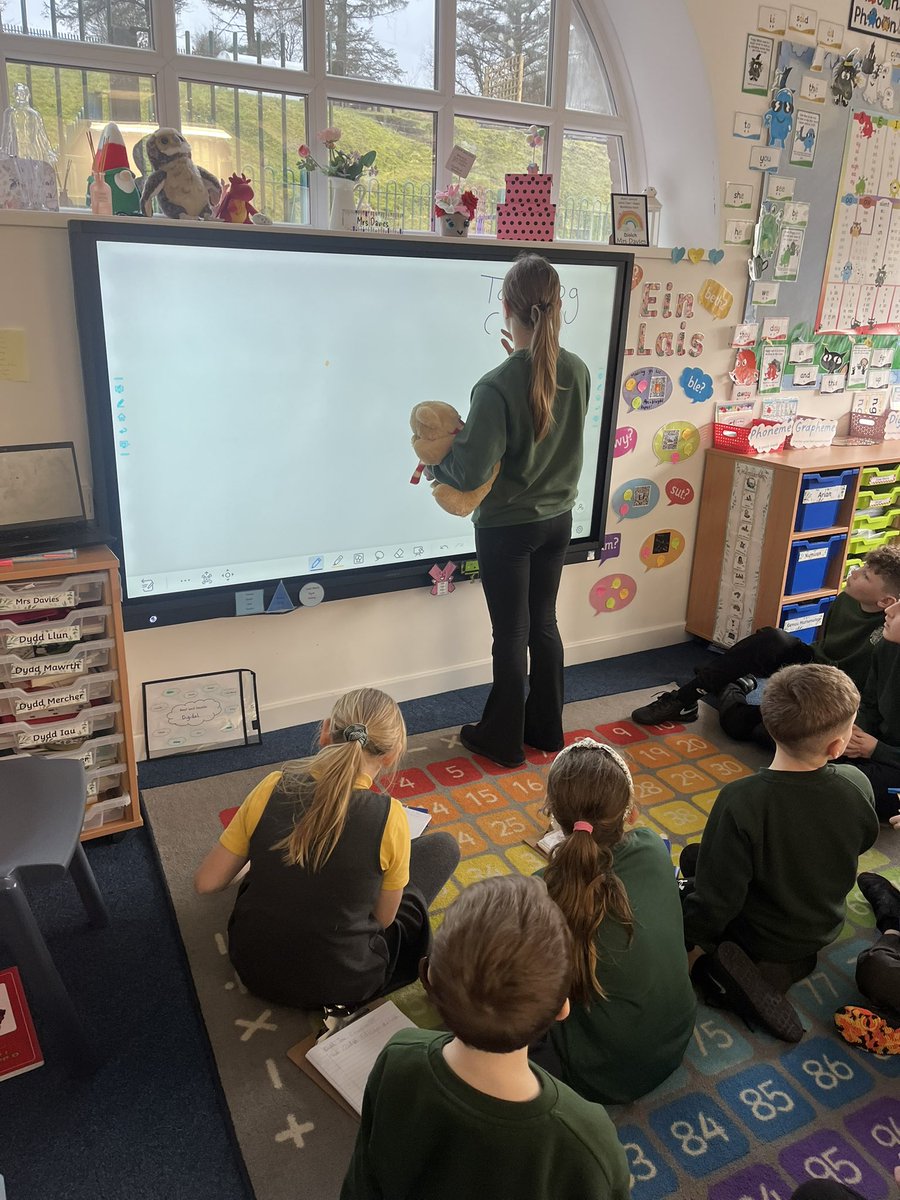 Dosbarth Mrs Davies tweet media