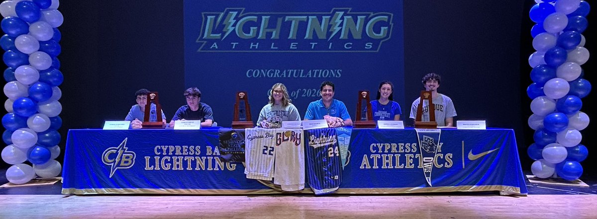 principal_cbhs's tweet photo. THE FUTURE JUST GOT SIGNED ⚡️

Six Lightning athletes. Six Letters of Intent. One unforgettable moment.

#LightningFamily #LightningAthlete #NextLevel #SigningDay https://t.co/xaw4AVGuHY