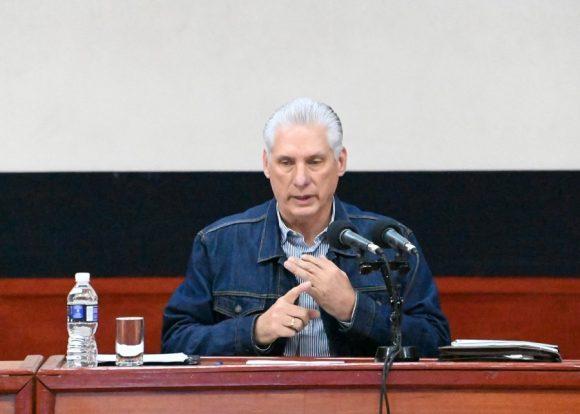 📣🇨🇺🗣️| Comparecencia especial ante la prensa del Presidente Miguel Díaz-Canel.

↪️ El encuentro se transmitirá en cadena nacional de radio y televisión, así como a través del canal de YouTube de la Presidencia.