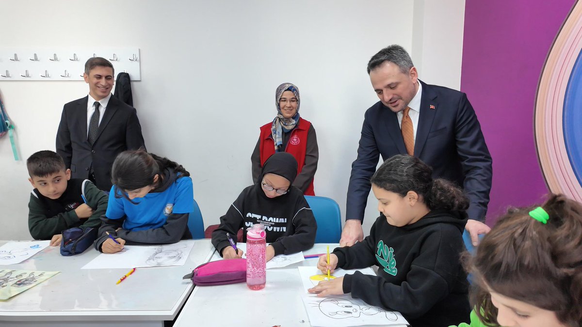 mehmet1aksu's tweet photo. Gençlik ve Spor Bakan Yardımcımız sayın Dr. Enes Eminoğlu’nu ilçemizde ağırladık.

İlçemizin bağlı tesisleri gezen bakan yardımcımız ile ardından “Gençlerle Buluşma” programına katıldım. Kendilerine ziyaretlerinden dolayı şükranlarımızı sunuyoruz. https://t.co/WBLLstEc8j