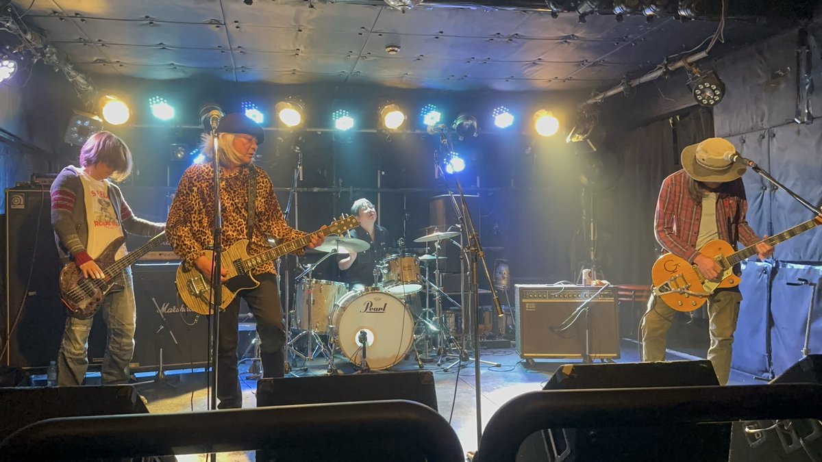 avocado_tororin's tweet image. 2/4(水)高円寺ShowBoatにて…
ZERO ZONEのドラムが代わって初ライブでした
もう、めちゃカッコイー❣️
サイコーのステージだった〜❣️
次は2/27(金)国立地球屋
ZERO ZONE
石井明夫BAND OF BAKSIS
見応え抜群のステージになるでしょう❣️
#ZEROZONE
#石井明夫BANDOFBAKSIS
#高円寺ShowBoat
#国立地球屋