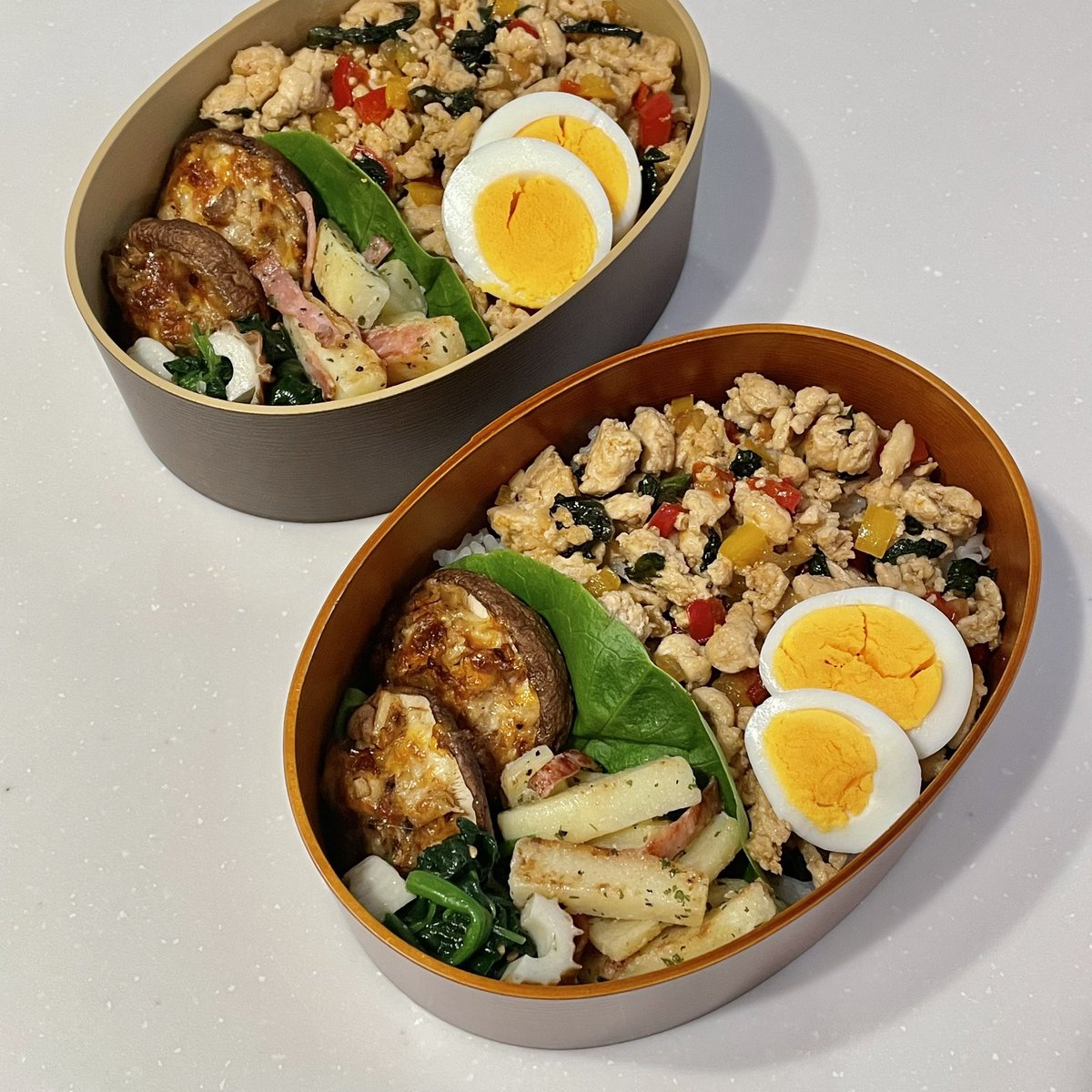 mayu_kitchen's tweet photo. 今日のお弁当🍙
ゆるくお弁当作り再開してる～🤗
●大葉の和風ガパオ
●椎茸おかかチーズ焼き
●じゃがいもの塩麹炒め
●ほうれん草ナムル
 #お弁当作り https://t.co/ShuIvhgGei