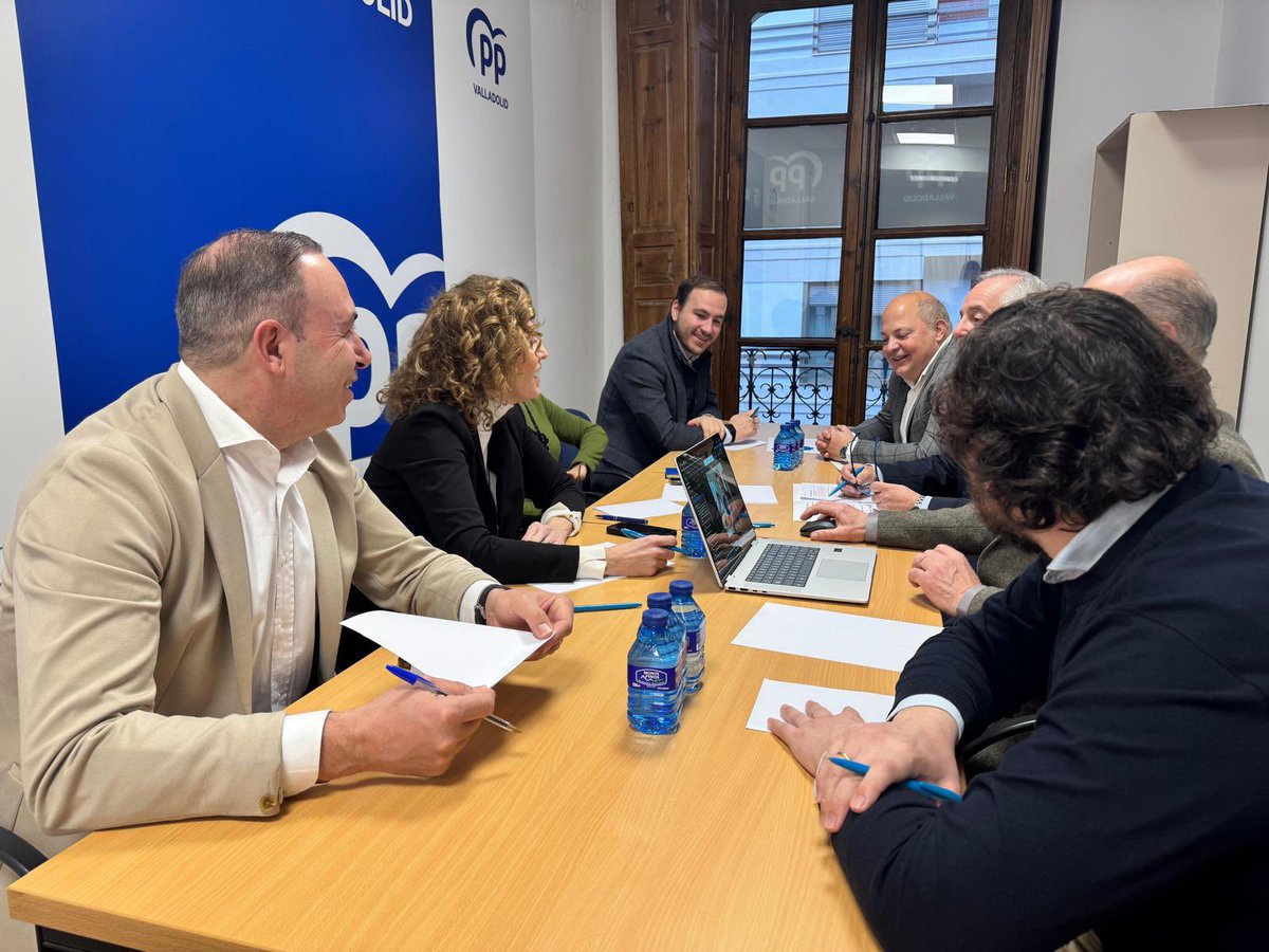 PPValladolid's tweet photo. 🏗️ Reunión sectorial con la Asociación Vallisoletana de Empresarios de la Construcción.

@MariaPardo2706 mantiene un encuentro de trabajo con AVECO. 

🔵 Escuchamos de primera mano las necesidades del sector y reforzamos el diálogo para impulsar soluciones reales. https://t.co/gVGNtq78Zd