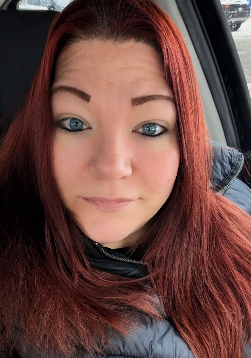 Good morning. Happy Thursday! My face when I see snow... Again. 😆 I long for spring and summer. ☀️ How about you?