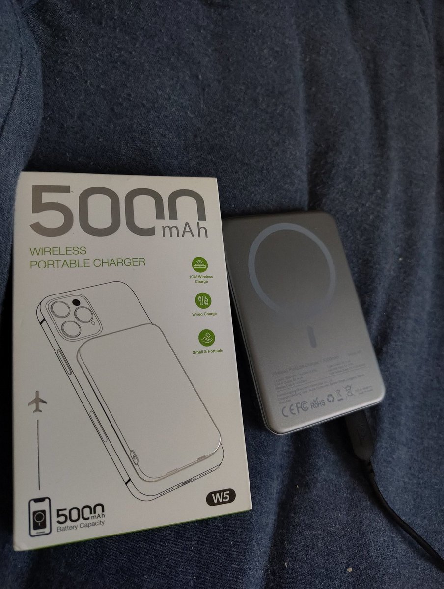 Shout-out to <a href="/TechTroveBuys/">TechTroveBuys</a> for this new portable wireless charger I just received and it works great too. It charged my phone very quickly