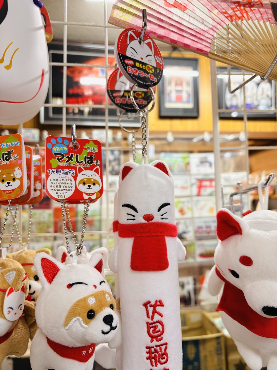 そういやこれ伏見稲荷で見つけたんですけど…狐のフリしても私の目はごまかせんぞ！
キーホルダーの部分をポンポンに見立てるとはやりますね
