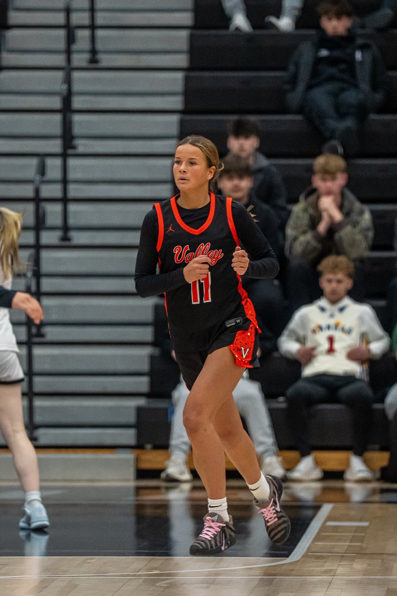 Valley Girls Basketball 🐯🏀 tweet media