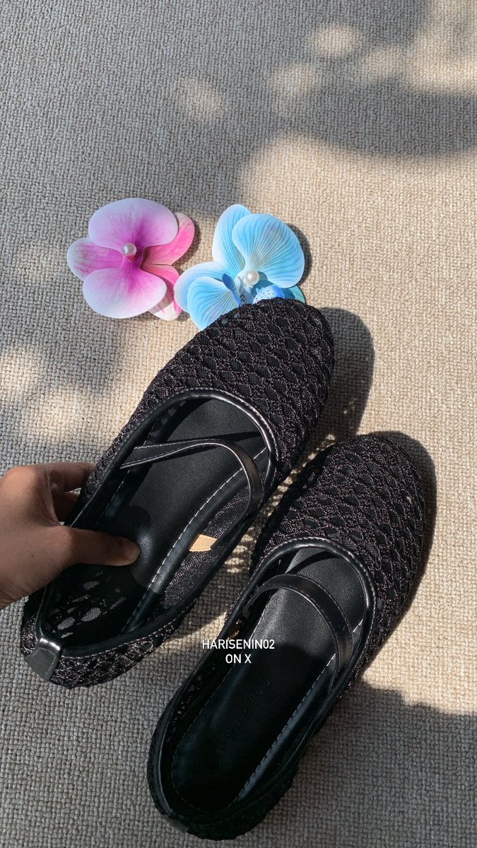 harisenin02's tweet photo. things i regret buying — black edition 🖤
simple, classy, always safe.

warna hitam tuh gak pernah gagal dipakai buat look apa pun 😭✋🏻✨ https://t.co/UnebWGcGyW