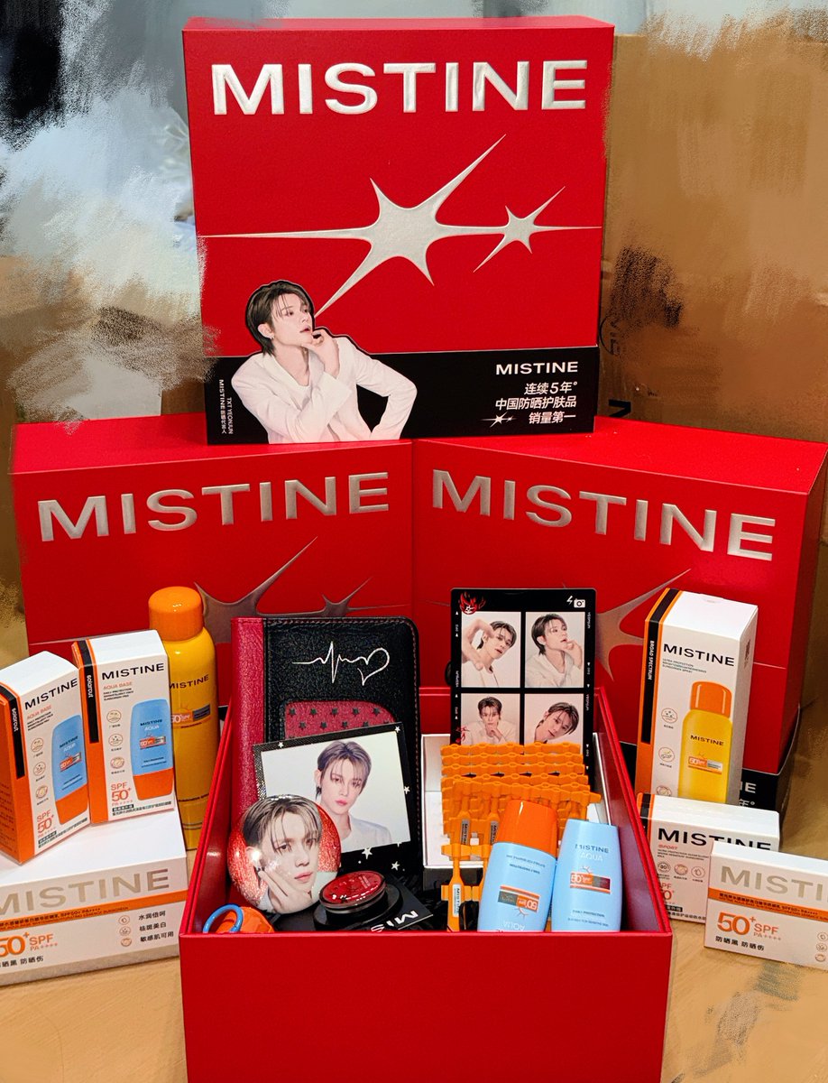 Asteroid_YJ's tweet photo. Mistine 선물세트가 정말 예뻐요!!
연준을 응원하기 위해 선물세트를 많이 구매해서,
굿즈를 여러분과 나누고 싶어요 ^💗

🎁RT 추첨 3분께 굿즈을 보내드립니다!
#YEONJUNxMISTINE 
#연준 #YEONJUN https://t.co/zLFG4pd583
