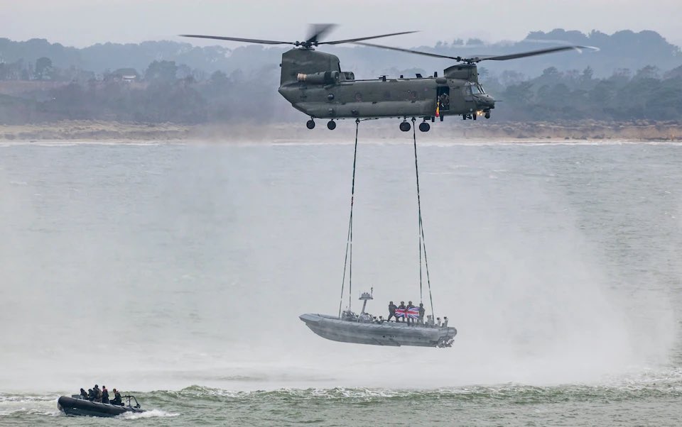 🇬🇧🇬🇧🇬🇧😎British Royal Marines pull the Union Jack out whilst they get airlifted on their boat by a Chinook helicopters, Fuck yeah😎🇬🇧🇬🇧🇬🇧