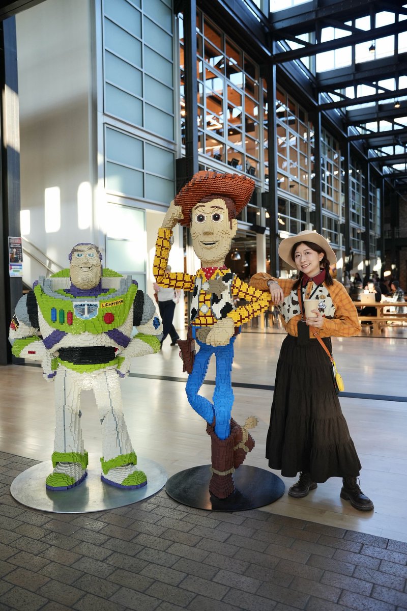 norahcomedy's tweet photo. Visited Pixar studio. Now writing my cover letter. Working here is like a dream come true. 

#pixar #pixarstudios #magicalworld #toystory #loveit♥️ https://t.co/ABH7jKsLXH