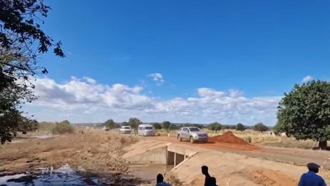 clubOmozambique's tweet photo. Just in: Chibuto–Chissano road reopens, restoring key north–south route in Mozambique – Watch
#Mozambique #Infrastructure #RoadConnectivity #Transport #EconomicActivity #Logistics #NorthSouthCorridor #Resilience #SupplyChains #Recovery
https://t.co/lzNGzF8qNQ https://t.co/2tgRKigQ65