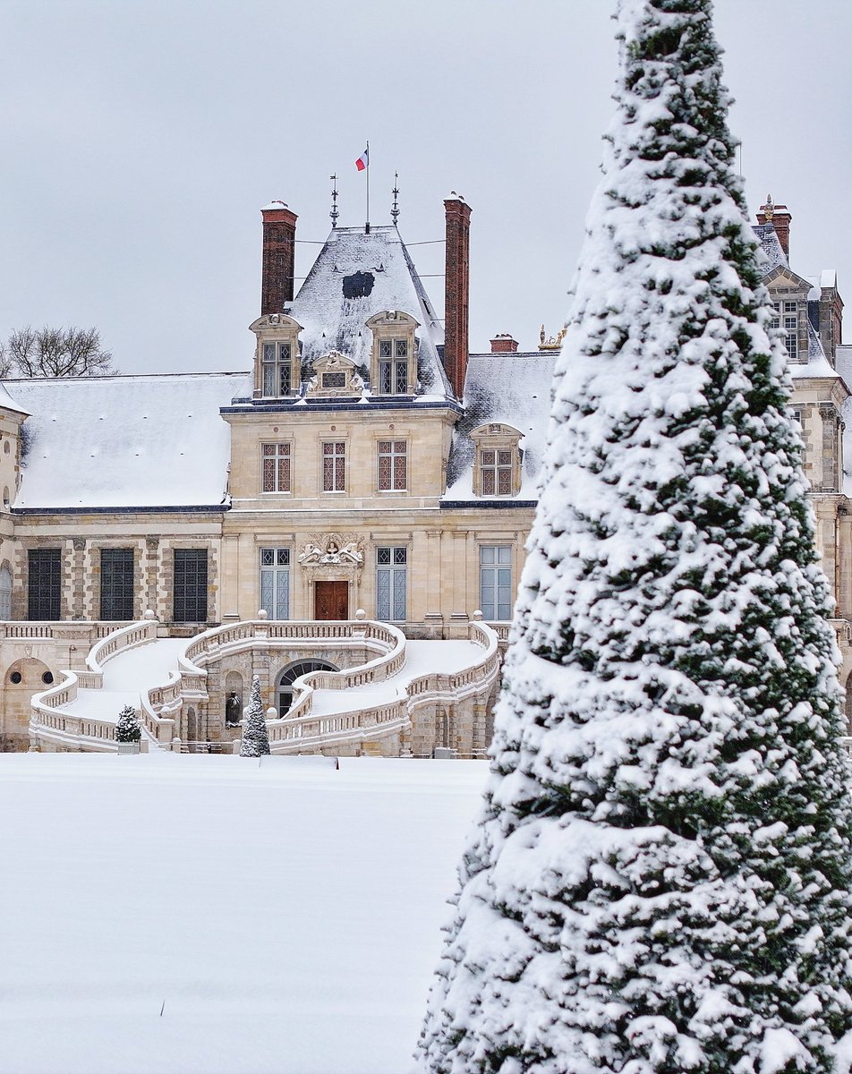CFontainebleau's tweet image. 🔴 𝗩𝗔𝗖𝗔𝗡𝗖𝗘𝗦 𝗗'𝗛𝗜𝗩𝗘𝗥 ❄️ | Du 21 février au 8 mars, venez passer un instant tout en douceur dans le parcours de visite, les jardins et le parc du château de #Fontainebleau avant le retour du printemps ! 🌸

Ce qui vous attend ! 👇
🌐 bit.ly/FontainebleauV…