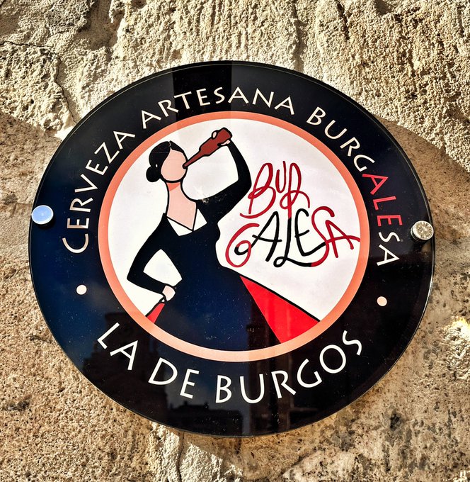 Únicamente en <a href="/deliciasburgos/">Delicias Burgos</a>, en San Lesmes 16, encuentras #BurgALEsa, la nueva #cerveza #artesana de #Burgos. Una #Gold #ALE con aires muy folclóricos… #ConMuchoGusto😋