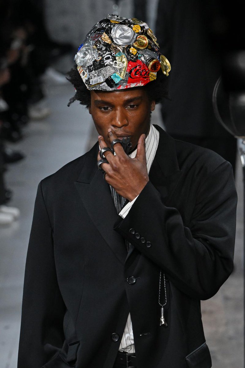 山本耀司が手掛ける「ヨウジヤマモト プールオム」新作の2026年秋冬