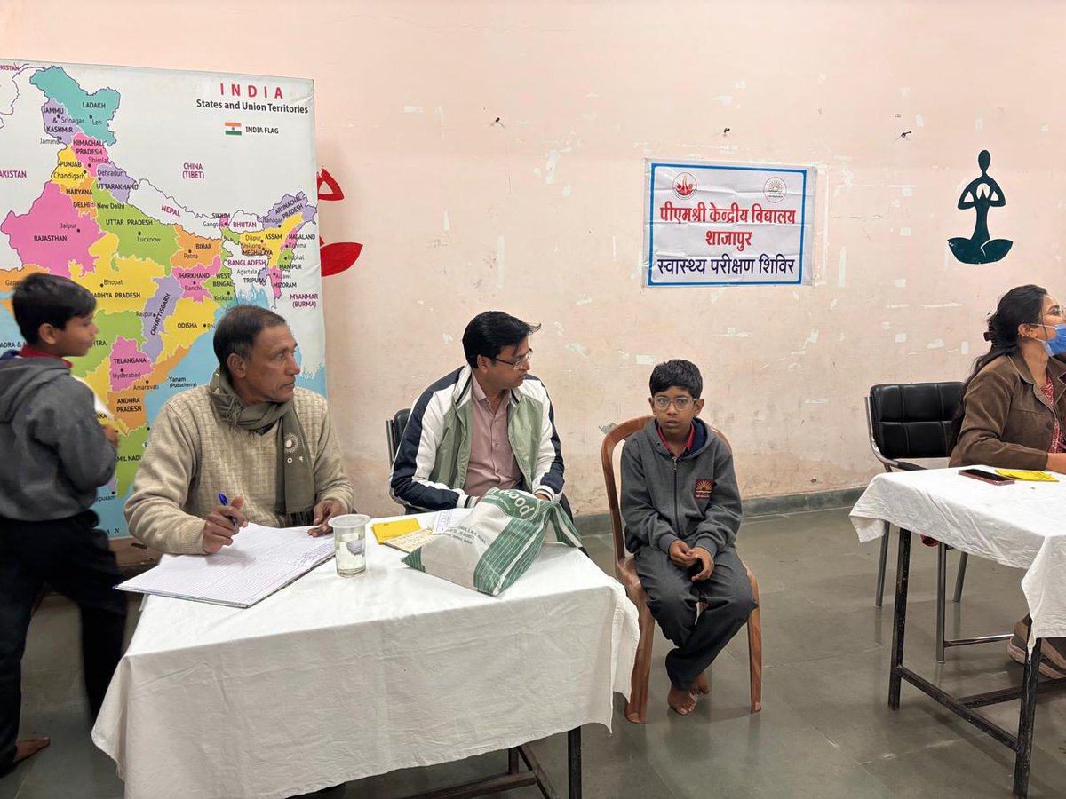PROJSShajapur's tweet photo. मुख्य चिकित्सा एवं स्वास्थ्य अधिकारी डॉ. कमला आर्य ने बताया कि पीएमश्री केन्द्रीय विद्यालय शाजापुर में 29 जनवरी से 02 फरवरी 2026 तक विद्यालय में अध्ययनरत छात्र-छात्राओं का स्वास्थ्य परीक्षण जिला चिकित्सालय के विशेषज्ञ चिकित्सकों के द्वारा किया गया। 
#MadhyaPradesh #shajapur https://t.co/XojaHTyKWK