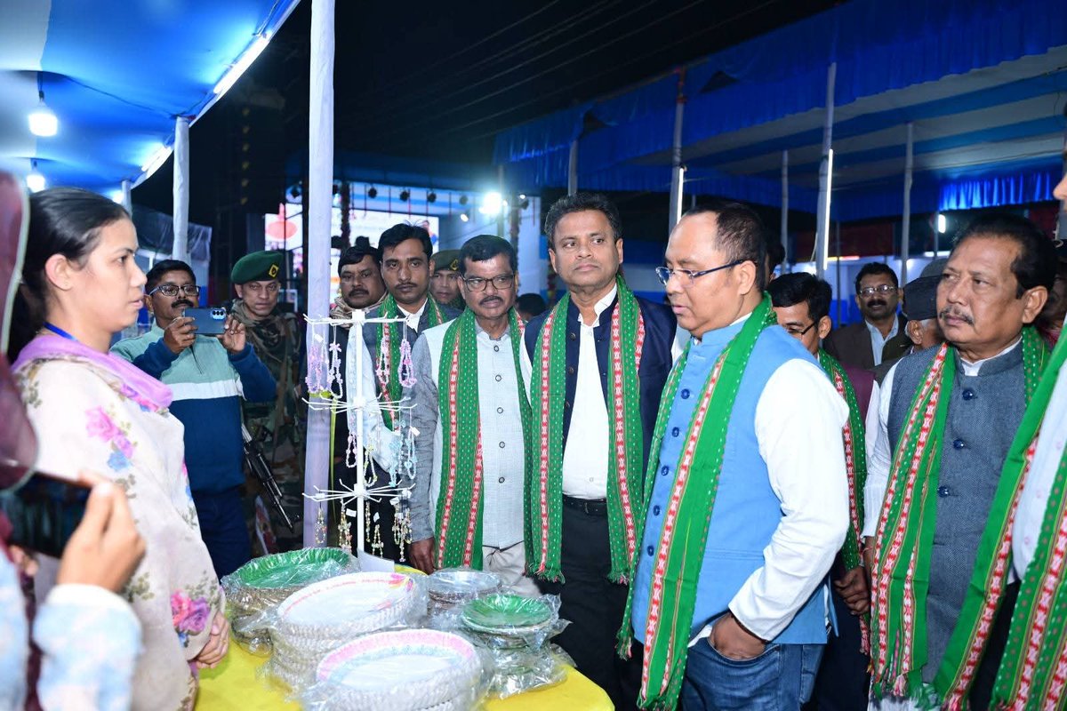 dmkhowai's tweet image. 3rd District Level SARAS Fair, Khowai ✨
Held from 4–6 Feb 2026 at Chaitra Mela Ground, Khowai under TRLM.
The fair promoted SHG products, women empowerment &amp;amp; rural livelihoods.
#SARASFair #TRLM #KhowaiDistrict #WomenEmpowerment