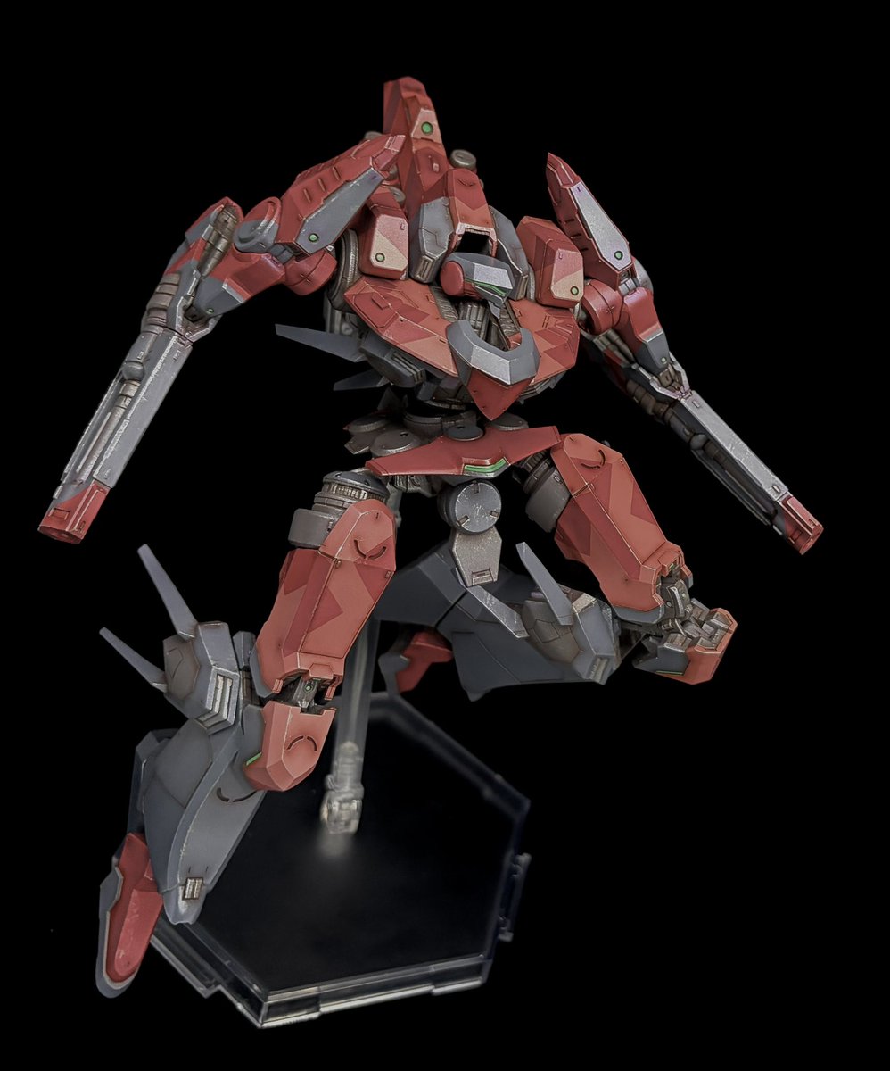 UNKNOWNはあまりアクションしているイメージはありませんが、関節はできるだけ動くように作りました

攻略本のポーズ←なども取らせることができます