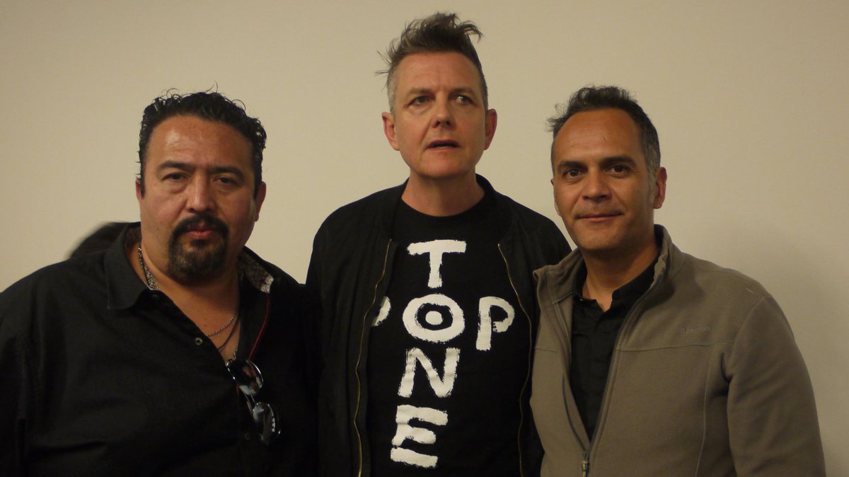 gabovazquezg's tweet photo. Hace 8 años, en la #cdmx en el concierto de #poptone con el gran #kevinhaskins.
.
#bauhaus #loveandrockets https://t.co/jVEPXCKX7m