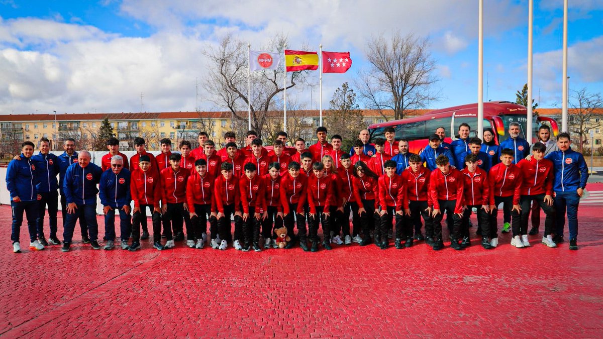 🚍 Las selecciones 'Siete Estrellas' Sub-14 y Sub-16 masculinas inician su viaje a Zaragoza para disputar este fin de semana las fases finales de los Campeonatos de España de Selecciones Autonómicas.

¡VAMOS MADRID!

#CESA | #Sub14Masculino | #Sub16Masculino
