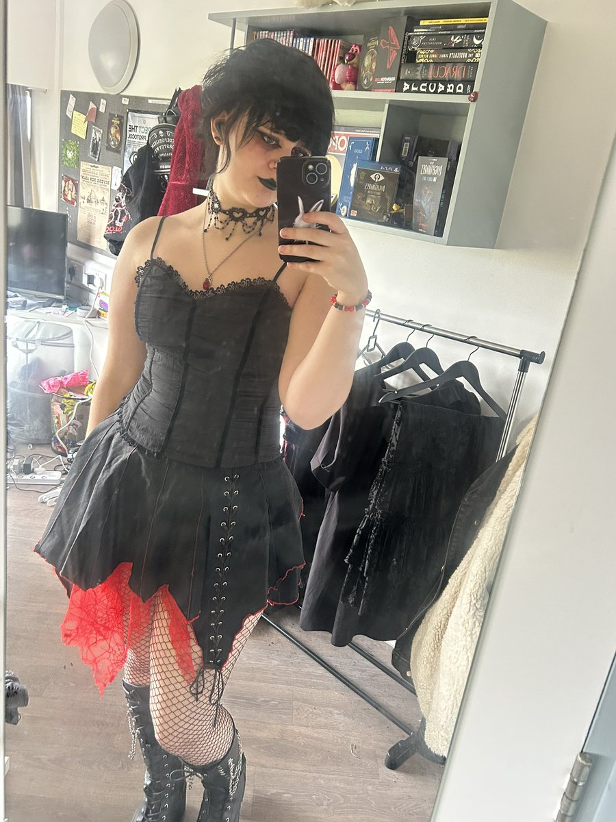 MonoTheVampire's tweet photo. guess you could say I’ve been #styledbysmidge https://t.co/uAaoAWYkQW