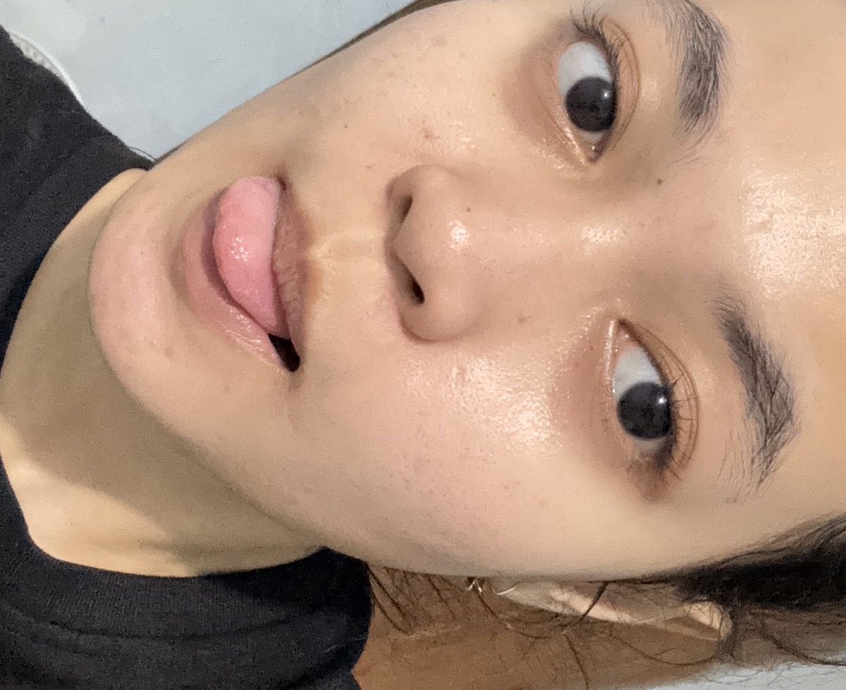dearliaaaaa's tweet photo. Night skincare routine https://t.co/UtvEA3sfOI