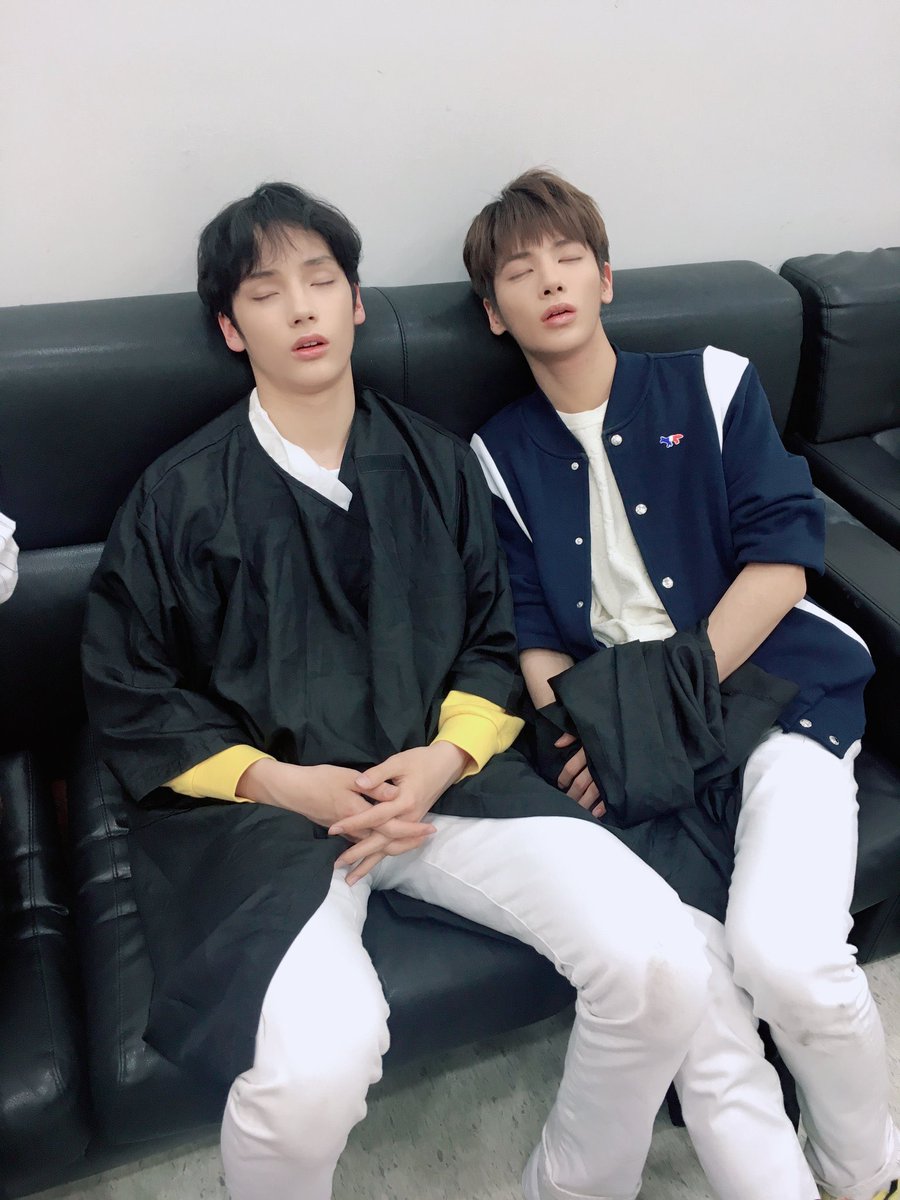 #テヒョンはMOAの揺るがない星の光
#ForeverWithYouTH
#텬냥이생일_모아가_축하한다고냥