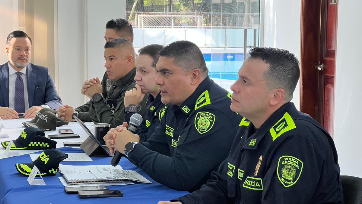 Nuestro <a href="/GaulaPolicia/">GAULA POLICÍA</a> Antioquia, en articulación con gremios empresariales y gerentes de empresas del departamento, lideró una mesa de trabajo orientada a fortalecer las estrategias de seguridad contra la extorsión y el secuestro, reafirmando el compromiso institucional con la