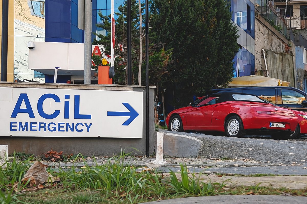 Sana olan aşkımı anlatamam ama fotoğrafını çekebilirim.