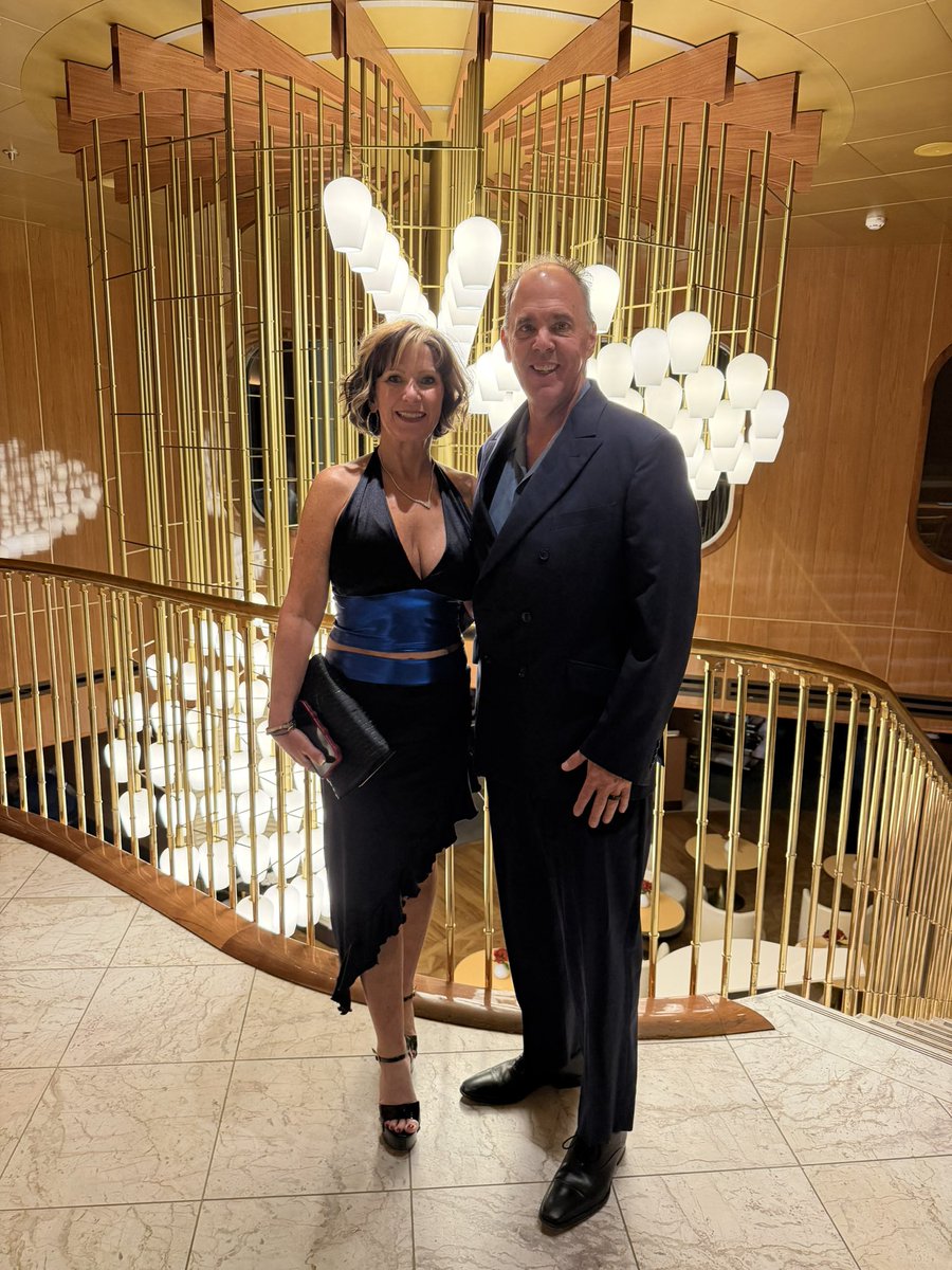 CHRIS in the Concierge Lounge tweet media