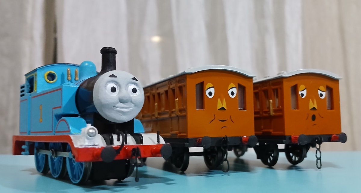 I've been getting back into Bachmann lately, so I thought it would be a fun project to completly overhaul my Thomas model! I decided to base him on how he appeared through Seasons 6 to 9, as I have never really seen anyone model him in that style for HO. Pretty happy with him!