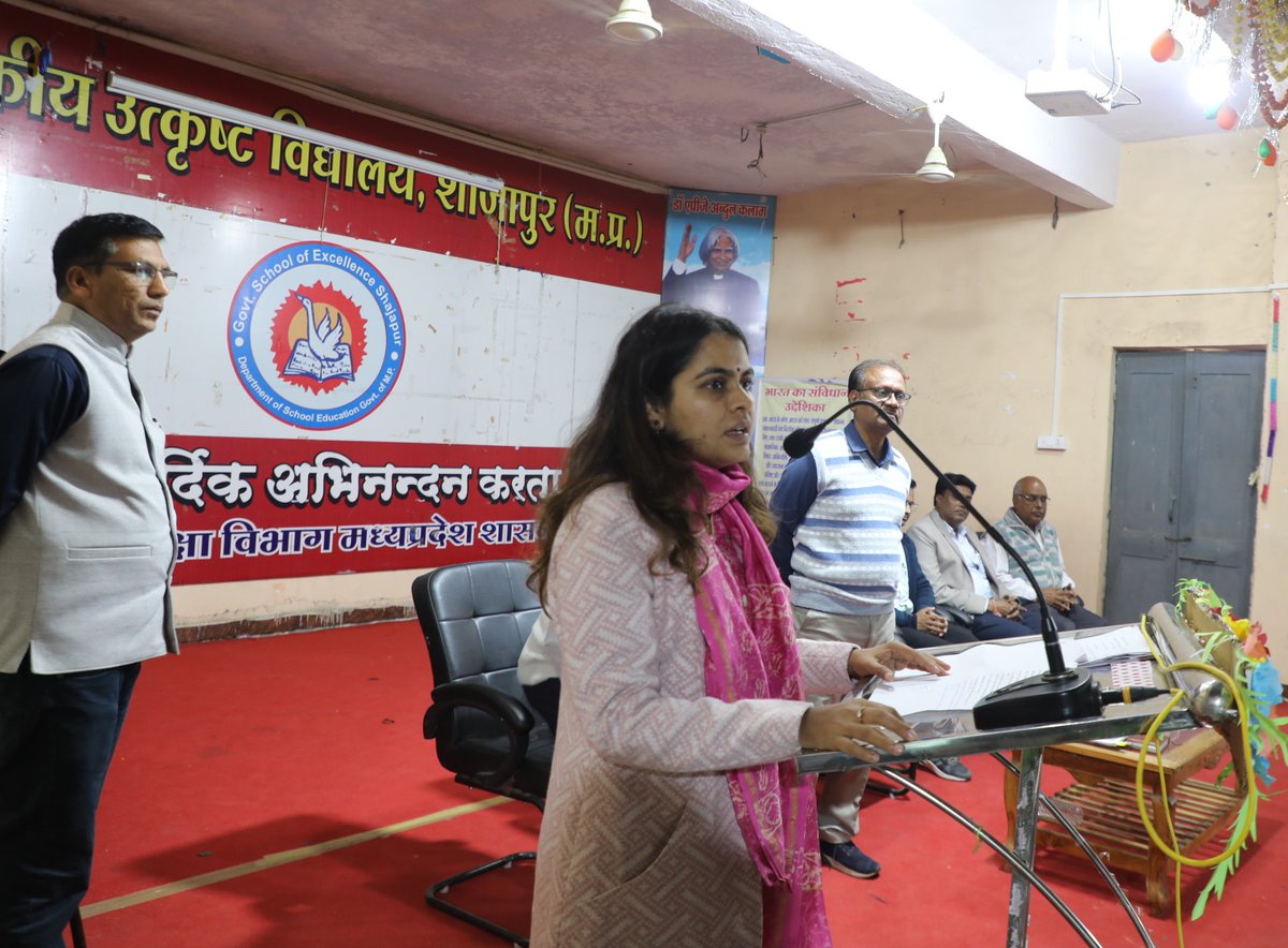 collectorshajap's tweet photo. कलेक्टर सुश्री ऋजु बाफना की अध्यक्षता में आज शासकीय उत्कृष्ट विद्यालय शाजापुर में आगामी बोर्ड परीक्षाओं के सफल, सुव्यवस्थित एवं नकल-मुक्त संचालन को सुनिश्चित करने के लिए केंद्र अध्यक्षों की बैठक संपन्न हुई।

#school #exam #MPBoard2026 #EducationForAll #MadhyaPradesh #shajapur https://t.co/l4HsONO23I
