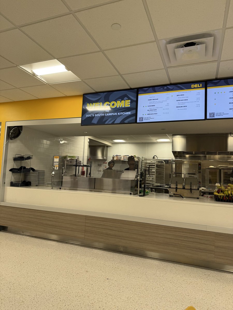 coach_jdpulfer's tweet photo. Sitting having breakfast in our brand new Doc’s South Campus Kitchen where our athletes fuel &amp; coolest thing is how much the staff cares about our student athletes. Engaging in convos, wishing them luck, advising them on what they need to eat.. love it!

#TU #Fuel #GoEAT #blessed https://t.co/VWsl9H0DiX
