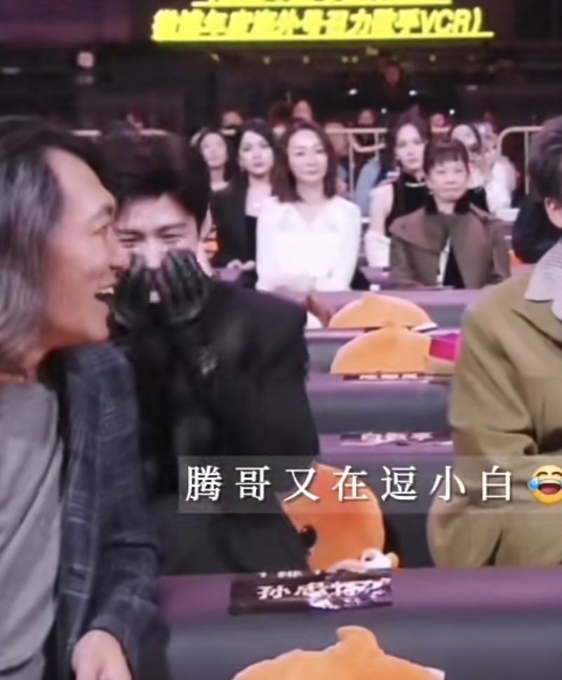 _nachonot's tweet image. 오늘 부끄러워 할때마다 왜이러고 웃어ㅋㅋㅋ가죽장갑은 끼고 귀엽게