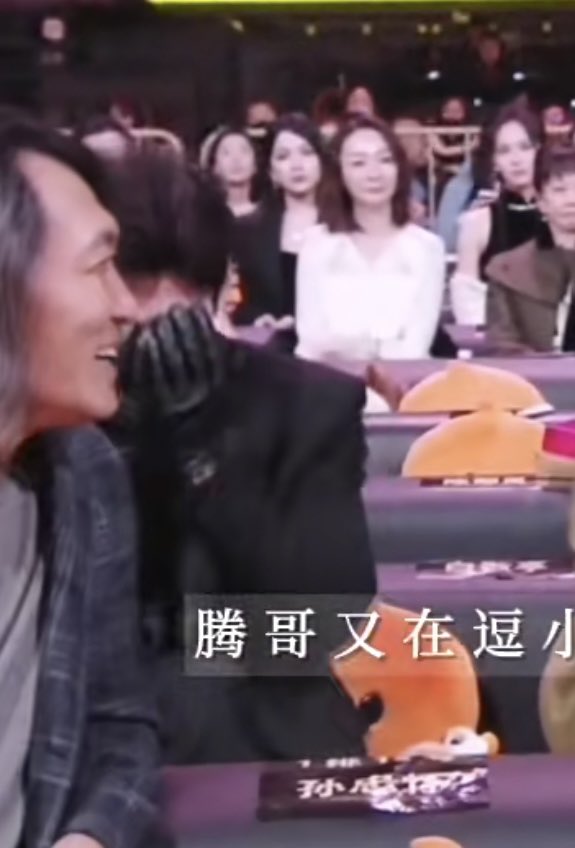 _nachonot's tweet image. 오늘 부끄러워 할때마다 왜이러고 웃어ㅋㅋㅋ가죽장갑은 끼고 귀엽게