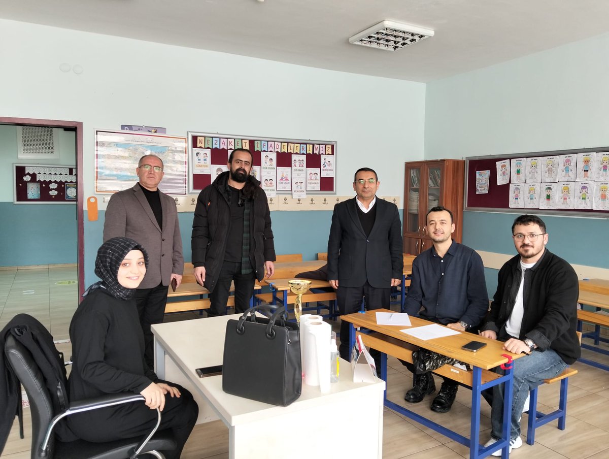 zaramem58's tweet photo. İlçe Milli Eğitim Şube Müdürlerimiz Sayın Kadir GÜNEY ve Sayın Mehmet DURNA, Reşit Akif Paşa Ortaokulu ve Halil İbrahim Çifçi İlkokulu/Ortaokulunda yapılan 2025-2026 2. Dönem Başı Zümre Toplantılarını ziyaret ettiler.

@sivasvaliligi 
@sivasmem 
@ZaraKaymakamlik 
@zaramem58 https://t.co/AWhC4JZQOV