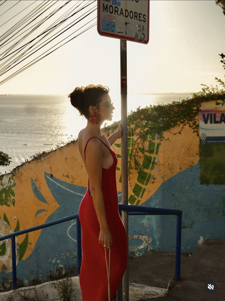 obrigada sapatona do marketing da amstel que soltou um "e se a gente chamasse a alanis guillen"