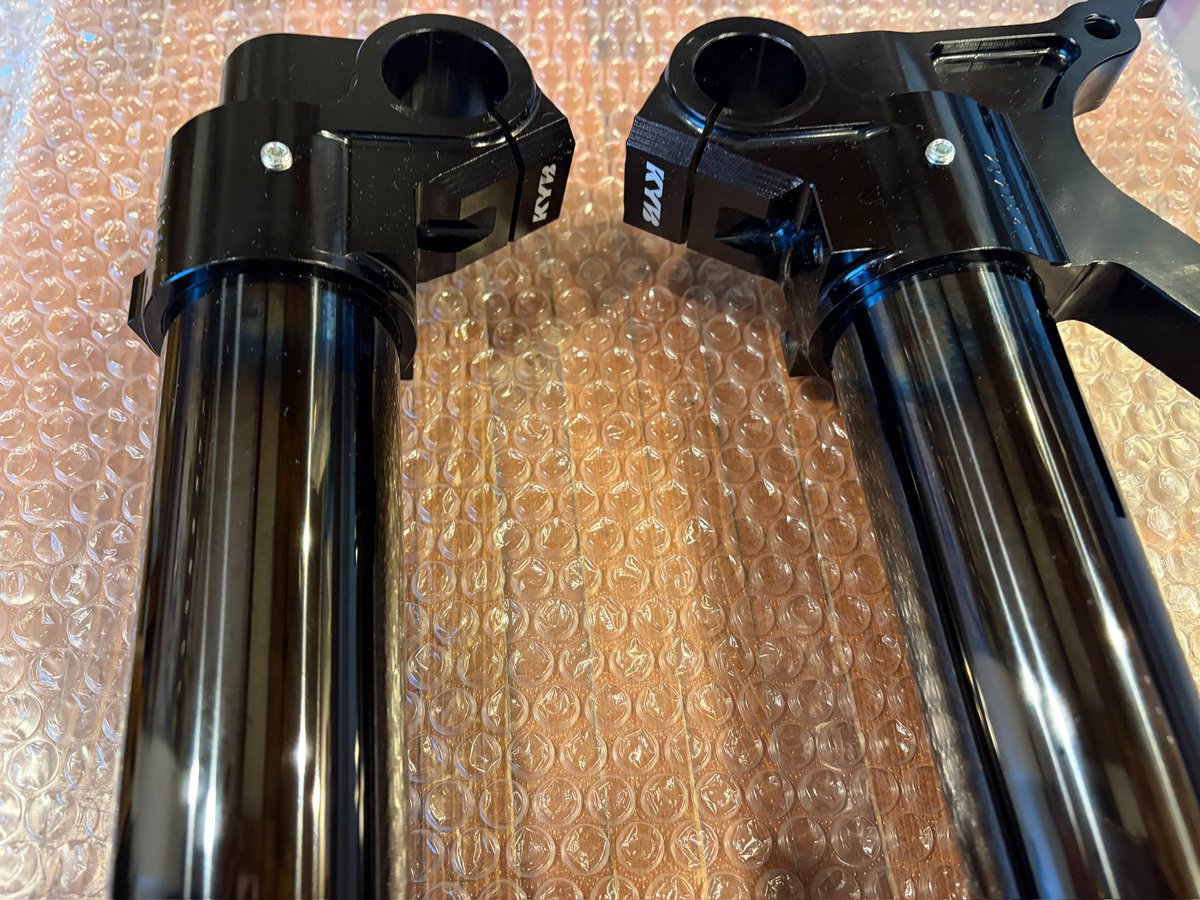 Technical Touch
ファクトリーキットのOH

やっぱりカッコいい🙌

こちらのサスはBetaRR2T用ですがクロトレ用に長さを調節して、HEDようにセッティングもさせて頂きました。

ラインナップにない車種もご対応できるかもしれないのでお気軽にご相談ください😊